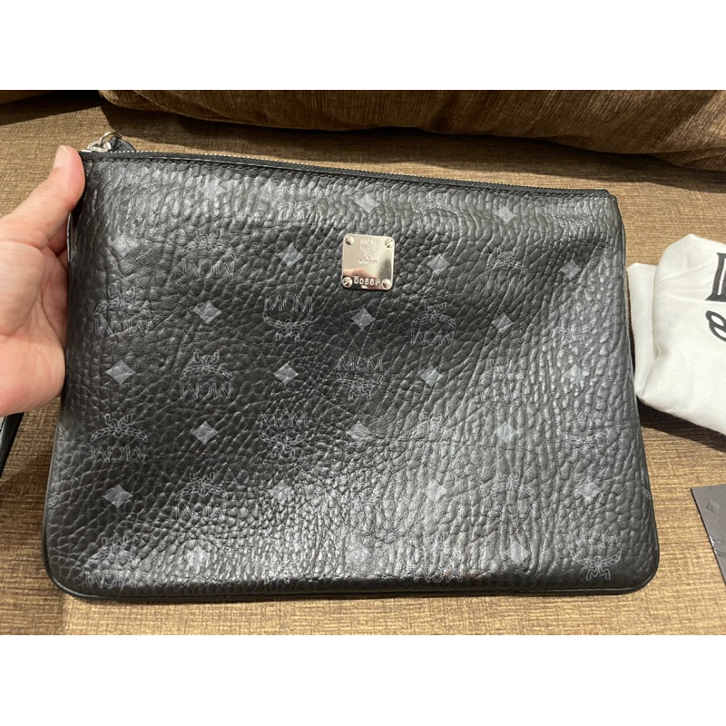 MCM medium pouch/clutch bag (used) กระเป๋าคลัช mcm มือสอง