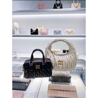 กระเป๋าถือใบน่ารักจาก miu miu