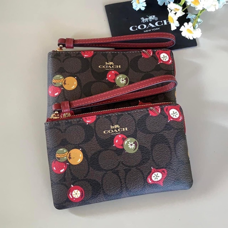 คล้องมือ COACH c7405 Corner Zip Wristlet In Signature Canvas