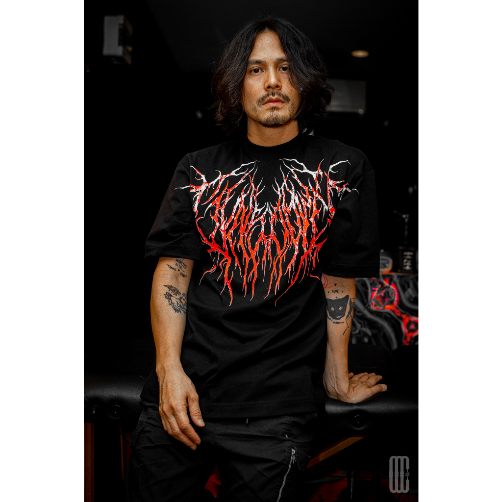 เสื้อยืดคอฟิต 𝐔𝐍𝐒𝐃𝐎𝐖𝐍® | 𝐃𝐄𝐌𝐎𝐍 𝐆𝐎𝐀𝐓 𝐂𝐎𝐋𝐋𝐄𝐂𝐓𝐈𝐎𝐍