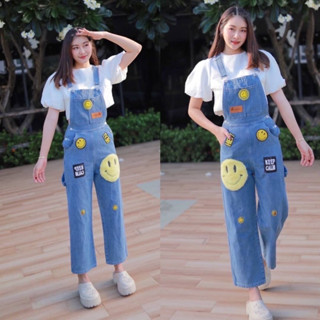 Jeans BIB smiley jumpsuit เอี้ยมยีนส์ขายาวติดอะไหล่หน้ายิ้มสีเหลือง ชุดหมีน่ารักมาก ป้าย siri1bykorea