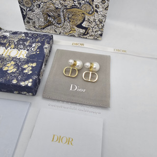 Dior Tribales Earrings ตัวโลโก้อยู่หลังหู  ต่างหูไข่มุก ดิออร์  อะไหล่ทอง  สไตล์วินเทจ ตุ้มไข่มุก ดูมีสไตล์มากค่ะ