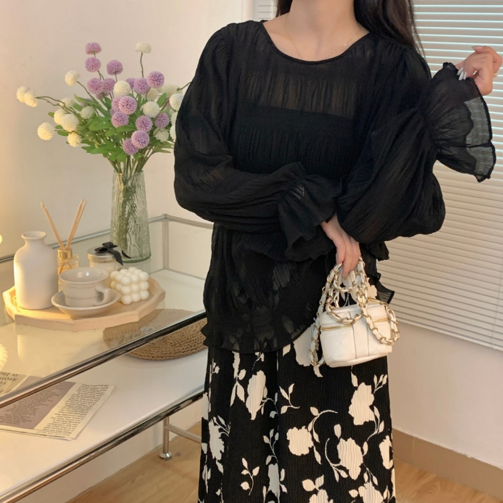 QKshop   เตรียมจัดส่ง 💢เสื้อแขนยาวผูหญิงดีเทลน่ารักสดใส เนื้อผ้านิ่ม ใส่สบาย มี4สีให้เลือก แมทช์ได้ง่ายกับทุกชุดเลยน้า น