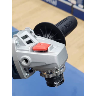 เครื่องเจียร์ไฟฟ้า ขนาดใบ 4นิ้ว กำลัง 710วัตต์ ยี่ห้อ BOSCH รุ่น GWS 700 (รับประกัน 1ปี)