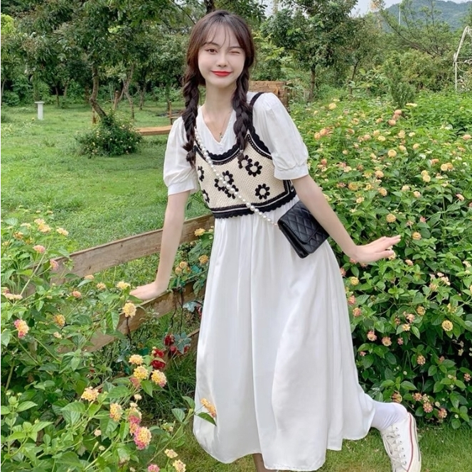 เสื้อสายเดี่ยวถักไหมพรมดอกไม้ เสื้อครอปปักลายดอกแฟชั่น สไตล์เกาหลีสำหรับผู้หญิง (CL-022)