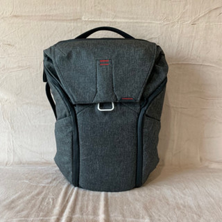 กระเป๋าเป้ Peak Design Everyday Backpack V1 20L สี Charcoal มือ2 สภาพดี