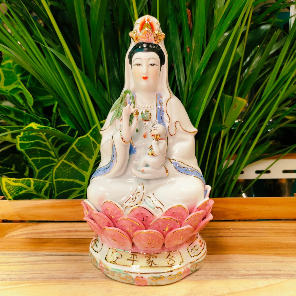 เจ้าแม่กวนอิม เนื้อกังไสแท้ นำเข้าจากประเทศจีน ปางนั่งอุ้มบุตร สีขาว ริ้วม่วง หน้าตัก 5 นิ้ว สูง 26 cm