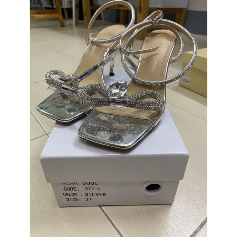 รองเท้า wear soul size 37 ใส่ในหอประชุมแค่1 ครั้ง