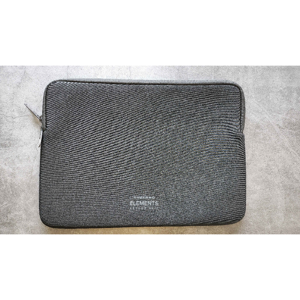 Laptop Sleeve Tucano รุ่น Elements Second Skin Sleeve in Neoprene and Nylon  (สินค้าแท้ มือสอง สภาพสวย)