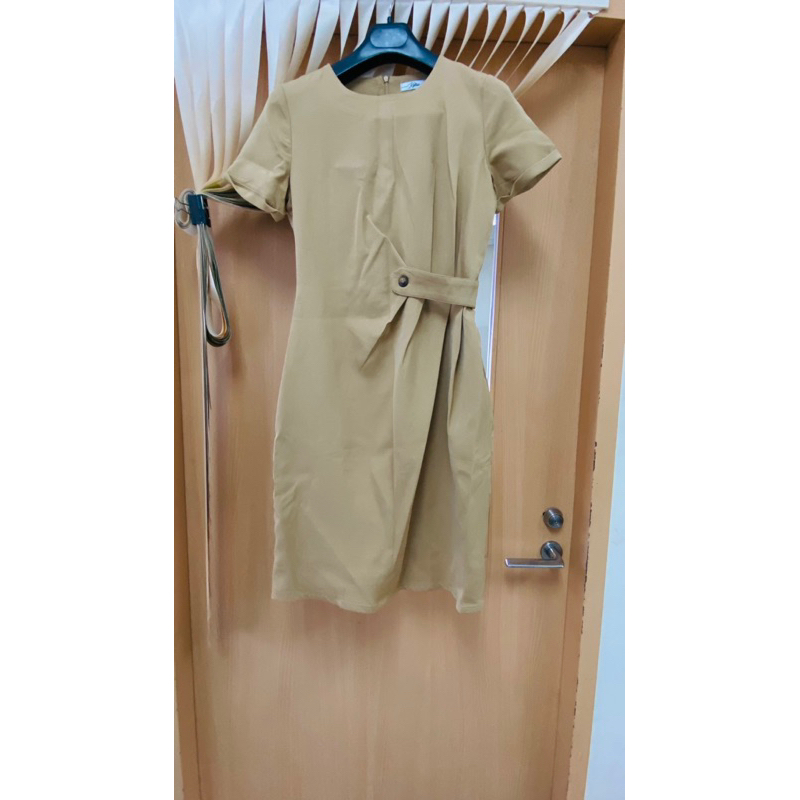 เดรสสีครีม ป้ายKalisa