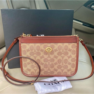 พร้อมส่ง Coach C6661 Slim Turnlock Crossbody Bag