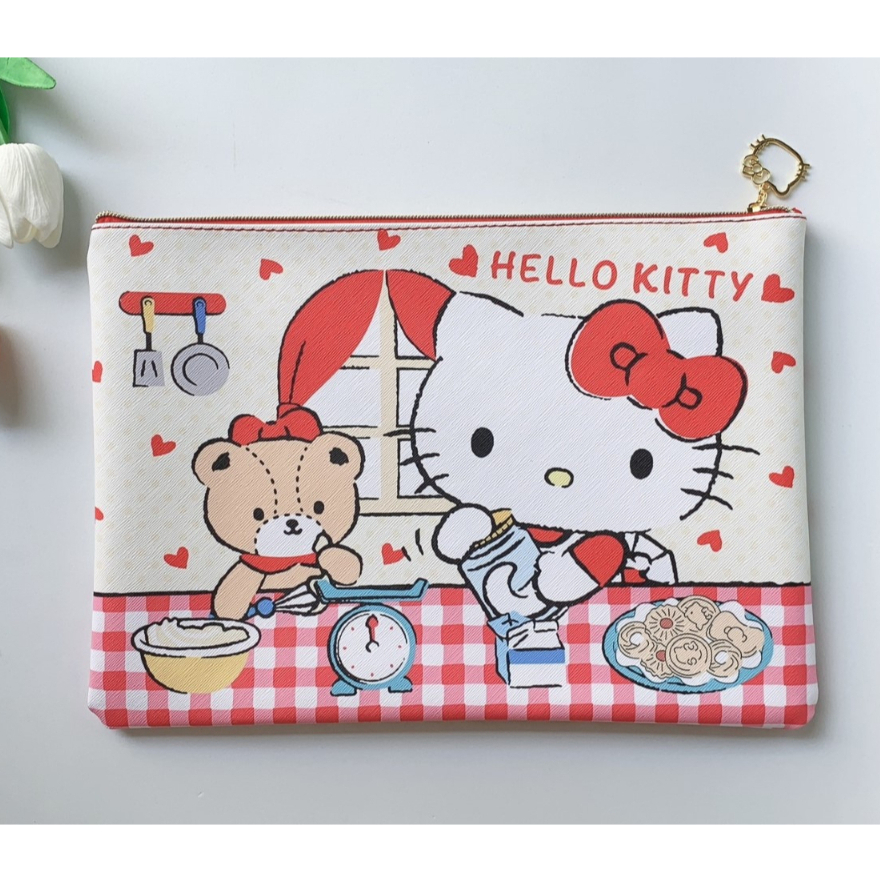 KITTY P2 เก็บเอกสาร กระเป๋าเอกสาร ซองเอกสาร อย่างดี มีผ้าซับด้านใน ลาย KITTY ขนาด 35x25x2 cm ผลิตจากวัสดุอย่างดี MNN