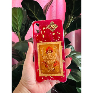 เคสพระพิฆเนศ 🕉️❤️พื้นหลังแดงสด ปรางค์ที่ขายเีไม่มีตกค่ะ รุ่นนี้มีหลายท่านร้องขอ  จัดให้ตามคำเรียกร้องคะ