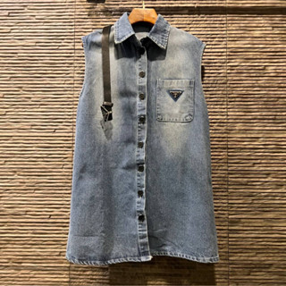 PRADA ENAMEL METAL TRIANGLE LOGO DENIM BLEACH VEST DRESS ชุดเดรสเชิ้ตแขนกุด แบรนด์ปราด้า ผ้ายีนส์ฟอก วินเทจ