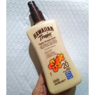 สเปรย์กันแดด Hawaiian Tropic Protective sun lotion Spf20 Sunscreen Spray โลชั่นกันแดด บำรุงผิว อาบแดดได้ Tropical Scent