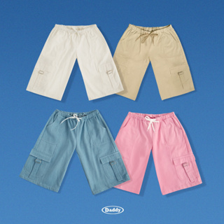 DADDY | Antoine Cardigo Shorts กางเกงเอวต่ำสามส่วนทรงคาร์โก้ ปักตัว D สีขาว สียีนส์อ่อน สีชมพู สีกากี