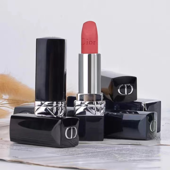 Dior Matte Lipstick 999 ลิปสติกสีแดง, รุ่นคลาสสิก