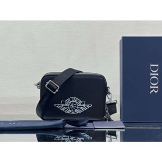 กระเป๋าสะพายข้าง Dior งาน vip หนังแท้ 100% งานสวย เป๊ะเหมือนแท้เลยค่ะ  size 18cm boxset