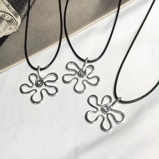 silver flower สร้อยคอY2K 🌀mew.so.cute  ขนาดสร้อย : ยาว 40+5cm ขนาดจี้ : 4*4 cm