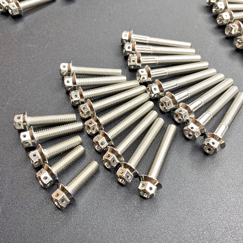 น็อตแคร้งเครื่อง รุ่น เวฟ125 / ดรีม125 (23ตัว) ลายหัวเจาะเลส - รูปที่ 2