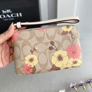 🍀🍀Corner Zip Wristlet In Signature Canvas With Floral Cluster Print CI856 CH647🍀🍀