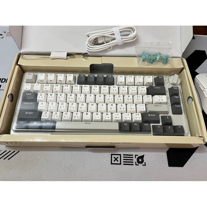 RK H81 Royal Kludge 81 Key คีย์บอร์ดโครงสร้างสามโหมด RGB สาย Bluetooth 2.4G ไร้สาย 3 โหมด 81 key