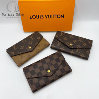 กระเป๋าสตางค์ น้าจดหมายสองพับ มีช่องใส่บัตรมีช่องซิปใส่เหรีย…