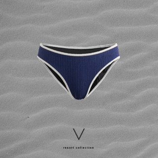 RESORT COLLECTION 2023 NAVY TRIM WHITE BRIEF กางเกงว่ายน้ำน้ำเงินกุ้นขาวใส่ว่ายน้ำ