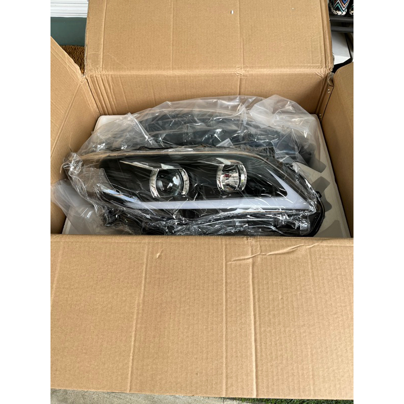 ไฟหน้าเเต่งALTISใส่รถปี2010-2013พร้อมหลอดไฟเเอลอีดีไฟตำ่ในลูกเเก้วโปรเจคเตอร์คุณภาพ