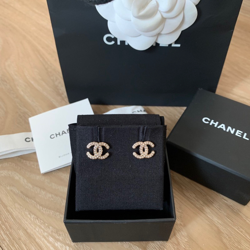 🔥Used like new🔥 ต่างหูชาแนล CHANEL CC LOGO WITH MINI PEARL EARRINGS LGHW 1.2cm fullset no rec. แท้ 💯