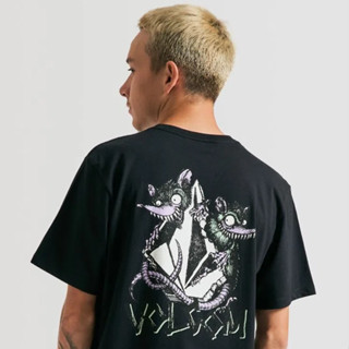 VOLCOM เสื้อยืด LONG FIT SKTRATZ T-SHIRT BLACK