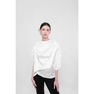 QueenCows เสื้อให้นม Tresor Layer Blouse (White)