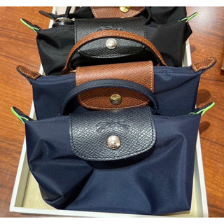 Longchamp Pouch รุ่น Green สี Navy 💙💙✨✨ สีนี้หายากแล้วค่ะ รุ่นนี้ออกช้อปฝรั่งเศส มีบาร์โค้ตครบค่ะ