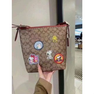 ของแท้100%พร้อมส่งที่ไทย Coach X Peanuts Val Duffle CF293/CF292