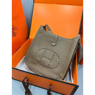 กระเป๋าสะพาย evelyne Size 28 cm