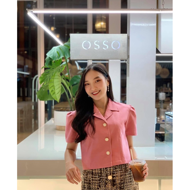 เสื้อพื้นเมืองผ้าฝ้าย ทรงคอปกสูท งานกระดุมมุกบอกเลยว่ารุ่น ดูแพงมากกก