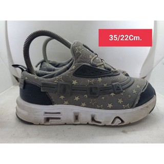 Fila Size 35 ยาว 22 (มีไฟที่พื้น) รองเท้ามือสอง เด็กเล็ก เด็กโต ผู้หญิงเท้าเล็ก  ผ้าใบ  แฟชั่น ลำลอง เที่ยว