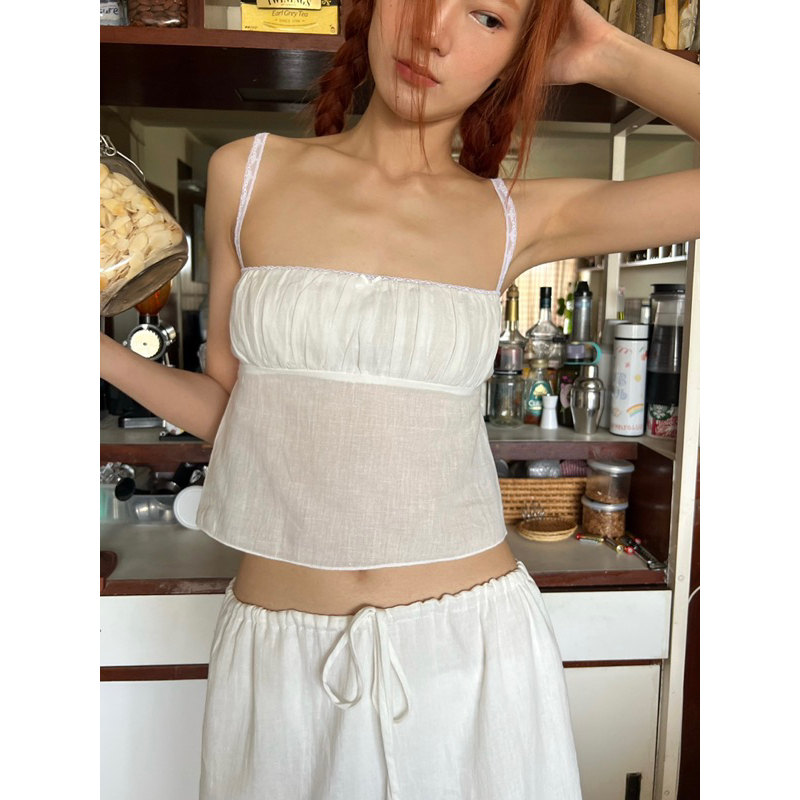 daisy lace top เสื้อสายเดี่ยวลูกไม้ ติดโบว์ – โปรปัง