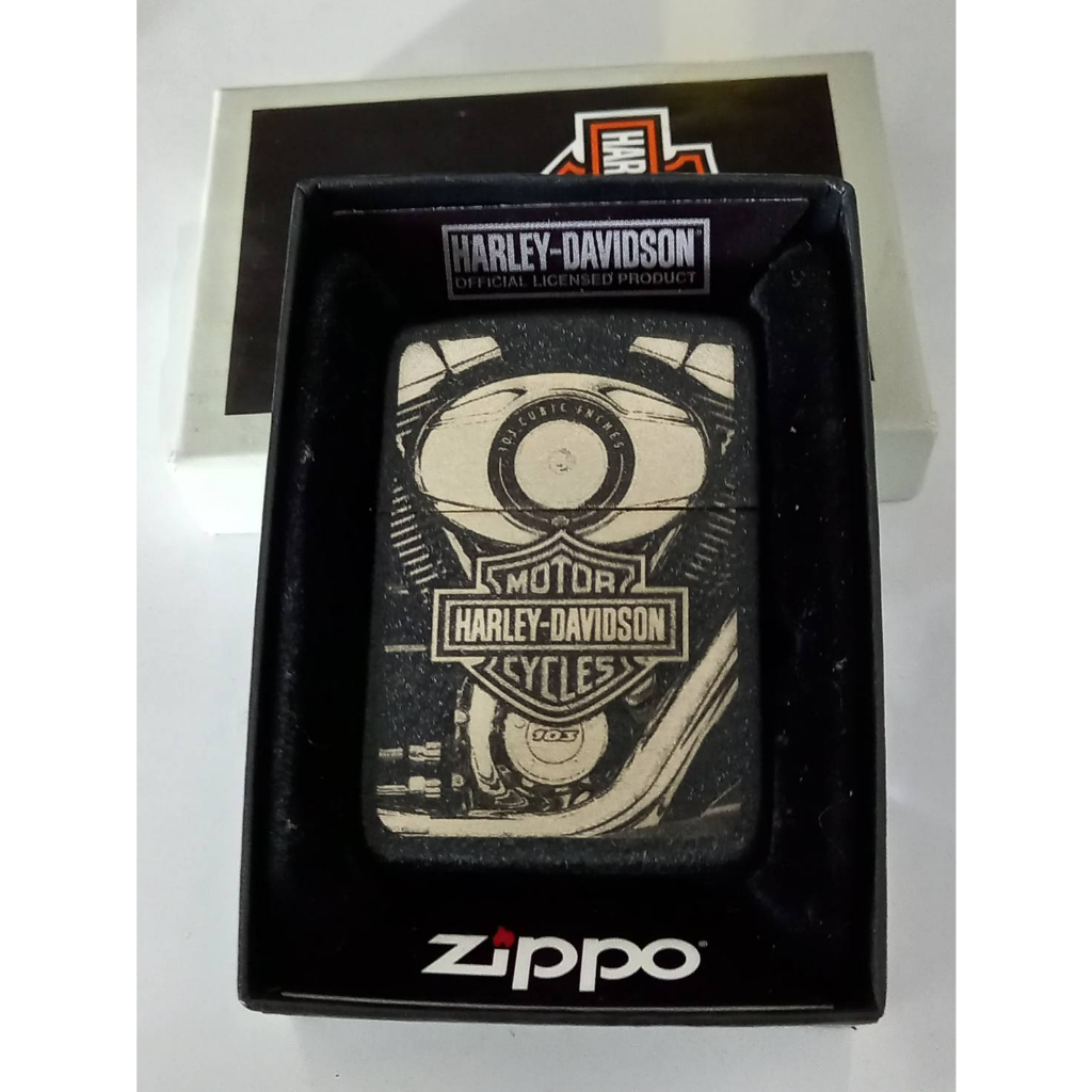 ZIPPO 49468   HARLEY DAVIDSON  1941  REPLICA  BLACK CRACKLE LASER ENGRAVE   สีดำเกล็ด  ลายแบบเลเซอร 