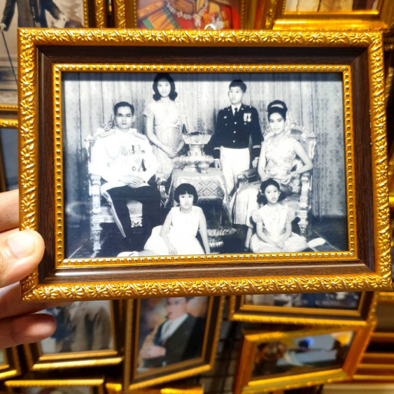 กรอบรูป รัชกาลที่ 9 ขนาด13x19 ซม.