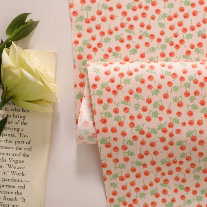 ผ้าคอตตอน 100% ทอทวิล หน้ากว้าง1.6 เมตร ตัดขายเป็นเมตร พิมพ์ลายดอกไม้ ลายกระต่าย ผลไม้