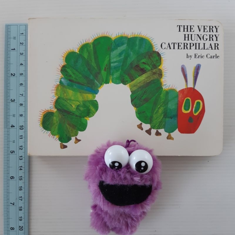 The Very Hungry Caterpillar by Eric Carle Board bookหนังสือภาษาอังกฤษมือสอง