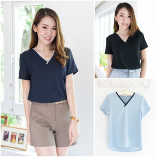 Narinari : NT8710 V-Placket Blouse เสื้อทำงาน (ใช้โค้ด NARISP9 ลดทันที 65.- เมื่อช็อปครบ 500.-)