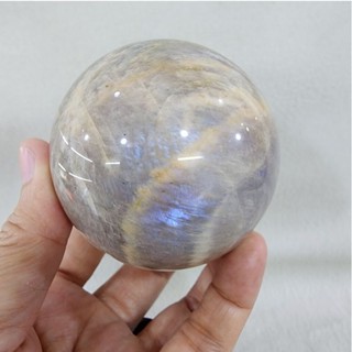 ลูกกลมหินมูนสโตน มุกดา รอบวง 6.6 ซม.น้ำหนัก 392.2 g. moonstone &amp; sunstone