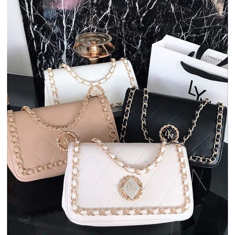 พร้อมส่ง 𝐋𝐘𝐍 ERDA S CROSSBODY BAG คลอใหม่ กระเป๋า​ LYN​ หน้าโซ่รอบ​ สายโซ่พัน​หนัง