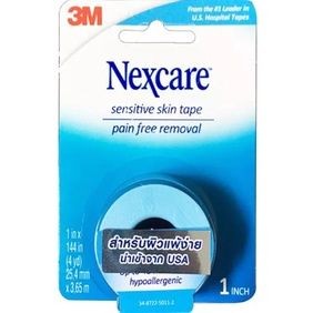 โฉมใหม่ NEXCARE SENSITIVE SKIN TAPE 1X4YD ใช้ปิดทับผ้าปิดแผลหรือก๊อซ และอุปกรณ์ทางการแพทย์