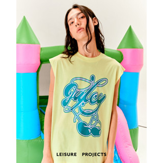 (LEISURE PROJECTS)  "JUICY" OVERSIZE SLEEVELESS T-SHIRT เสื้อยืดเเขนกุดทรง oversize