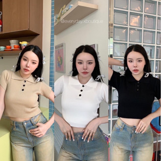 Basic Knit Polo Top🤍🤎🖤(330฿ฟรีส่ง) เสื้อโปโลคอปกแขนสั้น ทรงครอป รุ่นนี้คือสวยมากๆๆเลยค่าา เนื้อผ้าไหมพรมทอเป็นร่อง valen