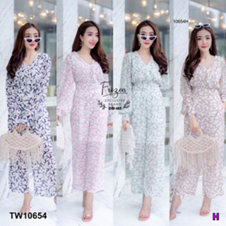 CS10654 จั๊มสูทยาวแขนบอลลูนลายใบไม้ Long jumpsuit with balloon sleeves in leaf pattern.