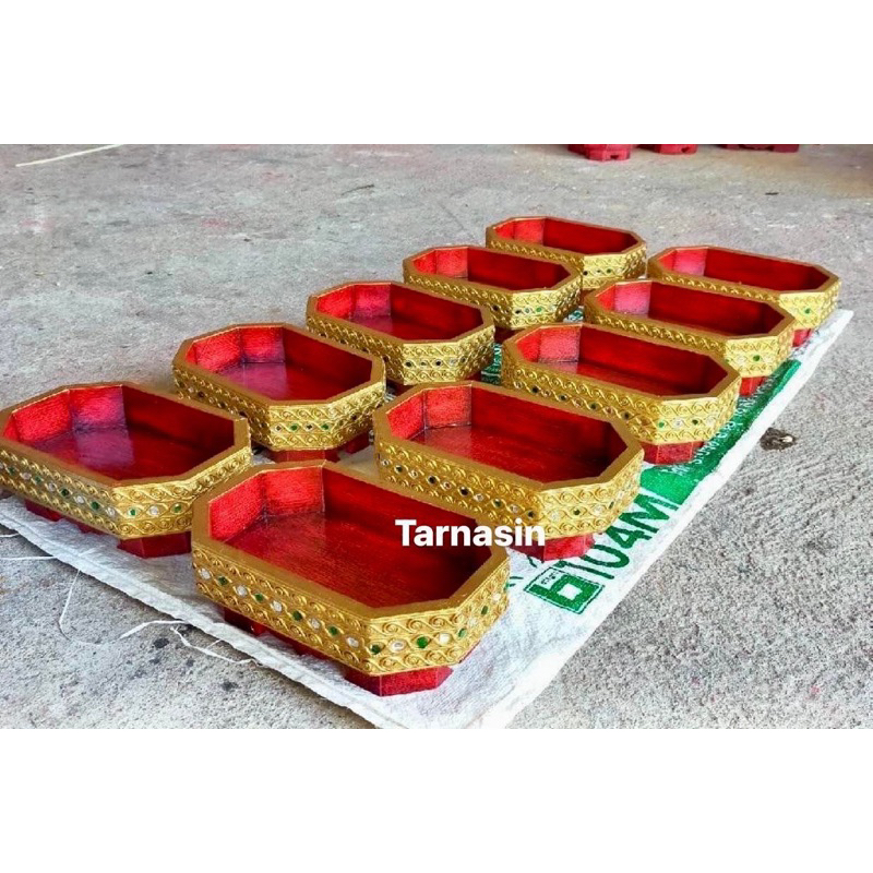 กี่น้ำชา กี๋น้ำชา ถาดวางแก้ว สีแดงทอง ลายหนอน ขนาด 14x23x7cm.
